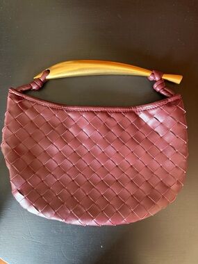 Woven Sardine Style Top Handle Bag – Burgundy w/ Gold Handle